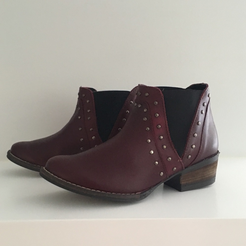Genuine Leather Boot Bootie with Studs Red Wine